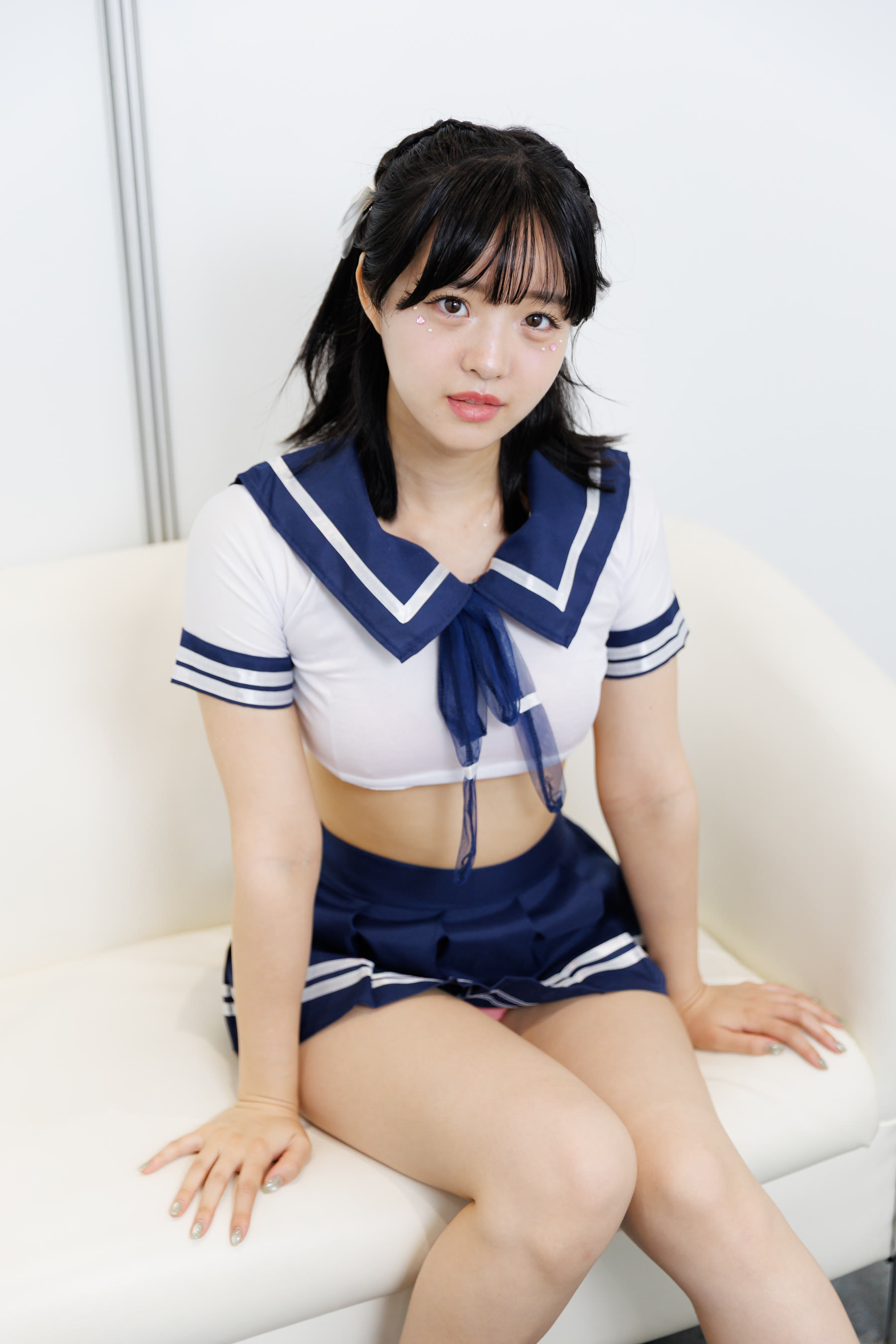 TRE 嘉賓藍白水手服肖像
